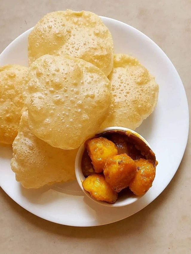 রিফাইন্ড তেলে লুচি ভেজে খাওয়া আদৌও উচিত? স্বাস্থ্যের জন্য  সত্যিটা জানুন