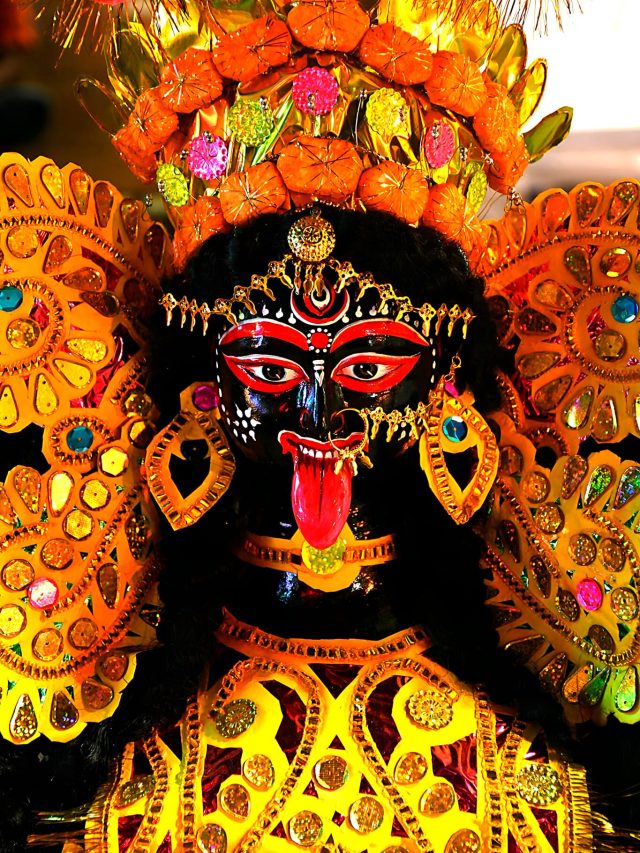 কবে পড়েছে কালী পুজো? জানুন শুভ তিথি, পুজোর মন্ত্র