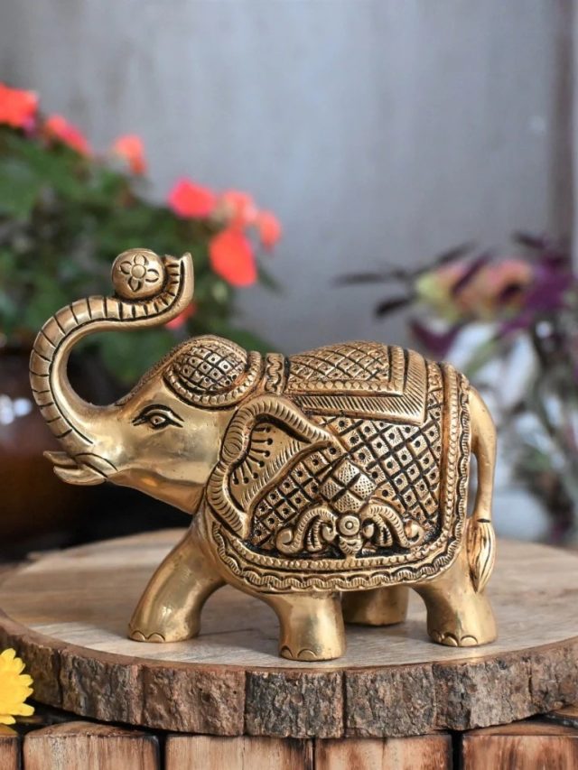 কোটিপতিদের বাড়িতে এই ৭ মূর্তি থাকে, বদলে দেবে আপনার কপালও