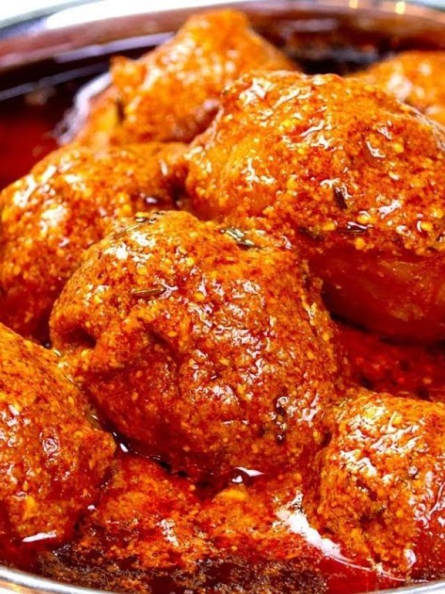 অষ্টমীর লুচির নিরামিষ কাশ্মীরি আলুর দম, এটাই সেরা রেসিপি