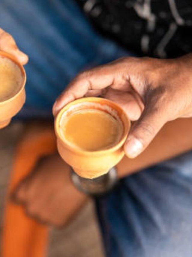 চা বানাতে ঠিক কখন দুধ আর চিনি দেবেন? বেশিরভাগ লোকই জানে না