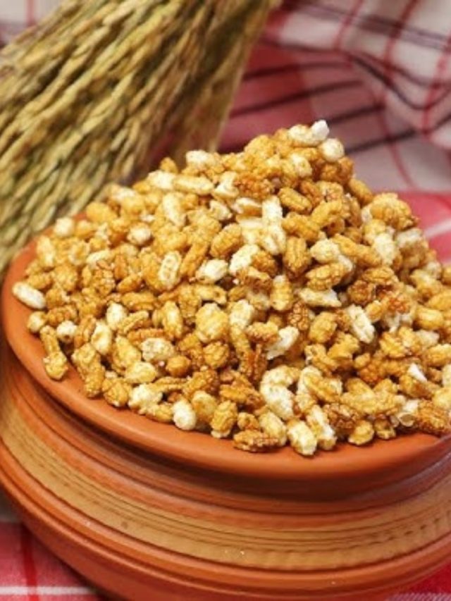 বাড়িতে লক্ষ্মীপুজোর আয়োজন? সহজেই বানিয়ে নিন খইয়ের মুড়কি