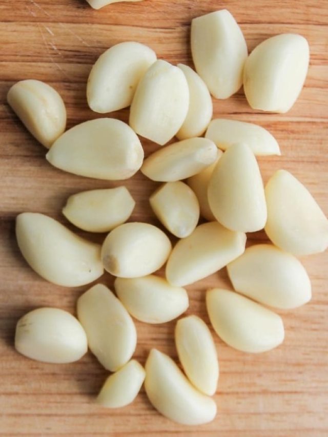 রোজ রাতে বালিশের নীচে এক কোয়া রসুন, তাতেই খেলা ঘুরবে