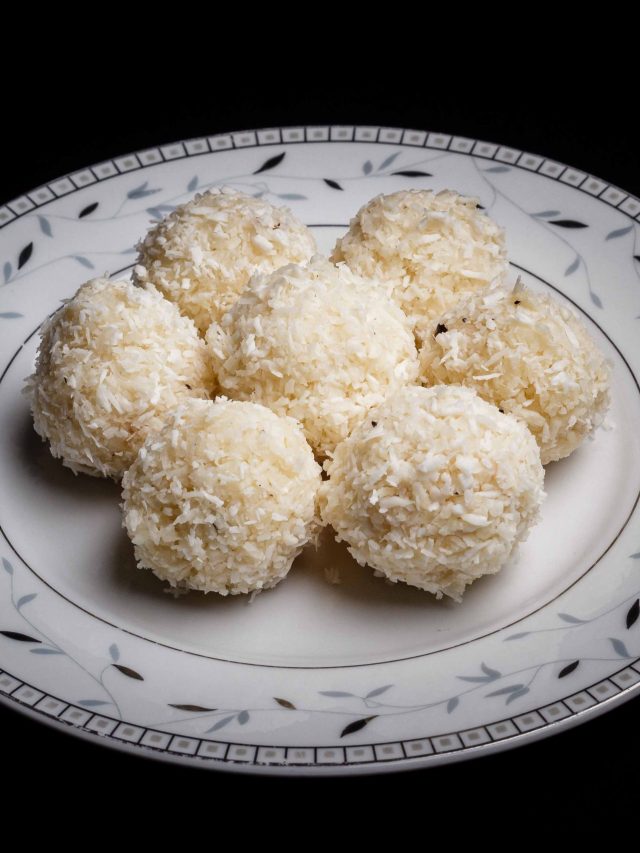 দুধের মতো সাদা  হবে চিনির নারকেল নাড়ু, এই ট্রিকসে বানানো সবচেয়ে সহজ