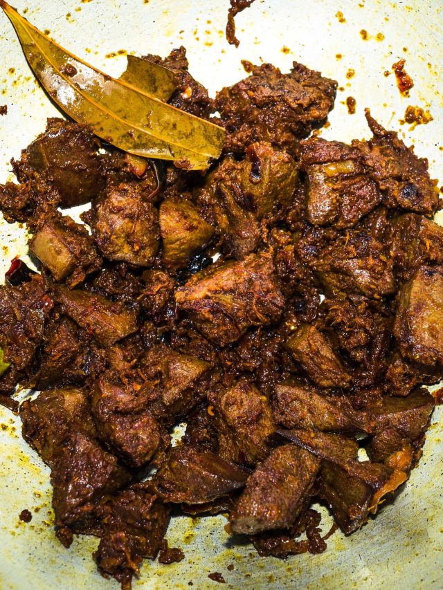 চিকেনের স্বাদ ভুলে যাবেন, এভাবে বানিয়ে নিন মেটে চচ্চড়ি; রেসিপি