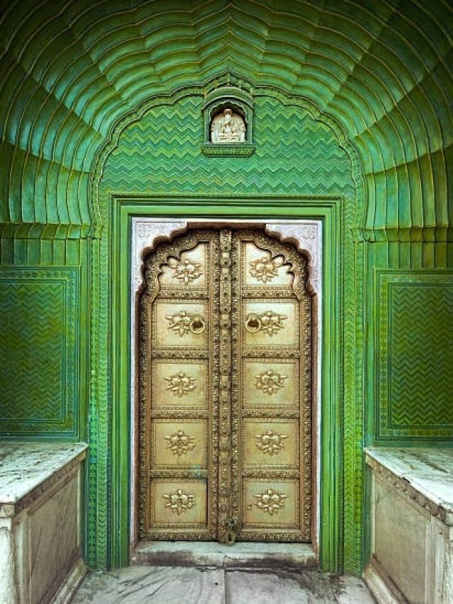 घर को स्वर्ग बना देती हैं ये 3 चीजें, कभी खत्म नहीं होती है बरकत