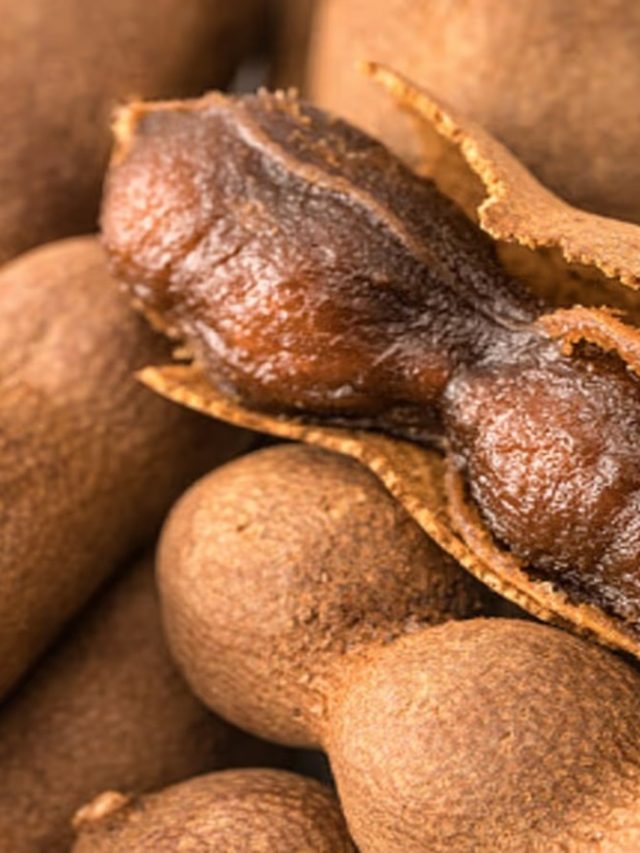 শুধু লাগবে তেঁতুল,  তাতেই পাকা চুল রাতারাতি কালো কুচকুচে হবে