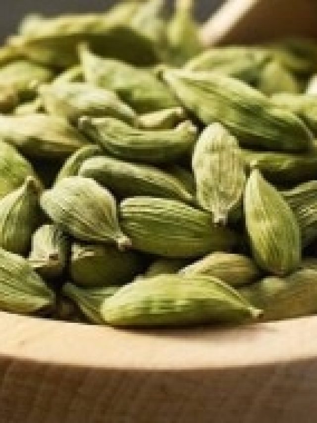 রোজ রাতে বালিশের নীচে ২টো এলাচ, তাতেই সুখের বন্যা বইবে