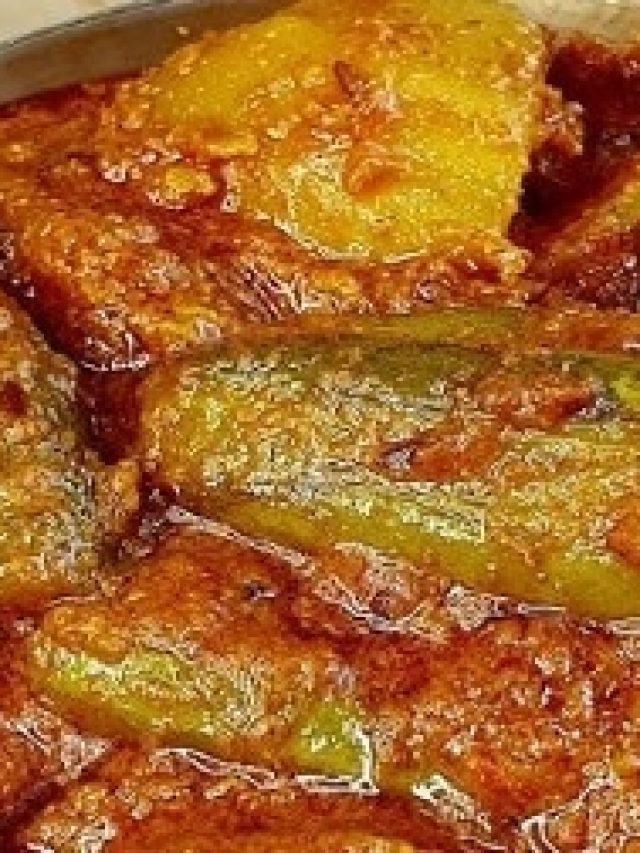 আলু-পটলের রসায় মেশান এই মশলা, তাতেই একথালা ভাত উঠবে