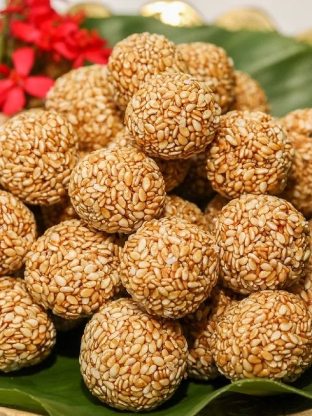 কাঁচা হাতেও বানাবেন পাকা তিলের নাড়ু, দশ মিনিটেই হবে কামাল