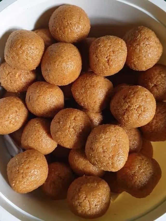 লক্ষ্মীপুজোয় নারকেলের সহজ সুস্বাদু নাড়ুু এভাবে বানিয়ে চমকে দিন