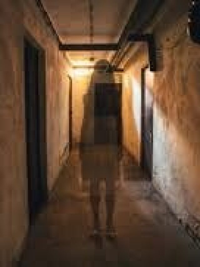 রাতে মেয়েদের নিয়ে এমন স্বপ্ন দেখে থাকলে সাবধান, বিপদ বুঝে নিন