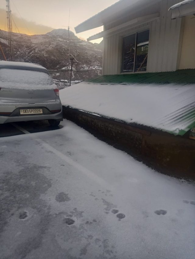 বছরের প্রথম তুষারপাত, বরফে ঢাকল সিকিম; দেখুন চোখধাঁধানো ছবি