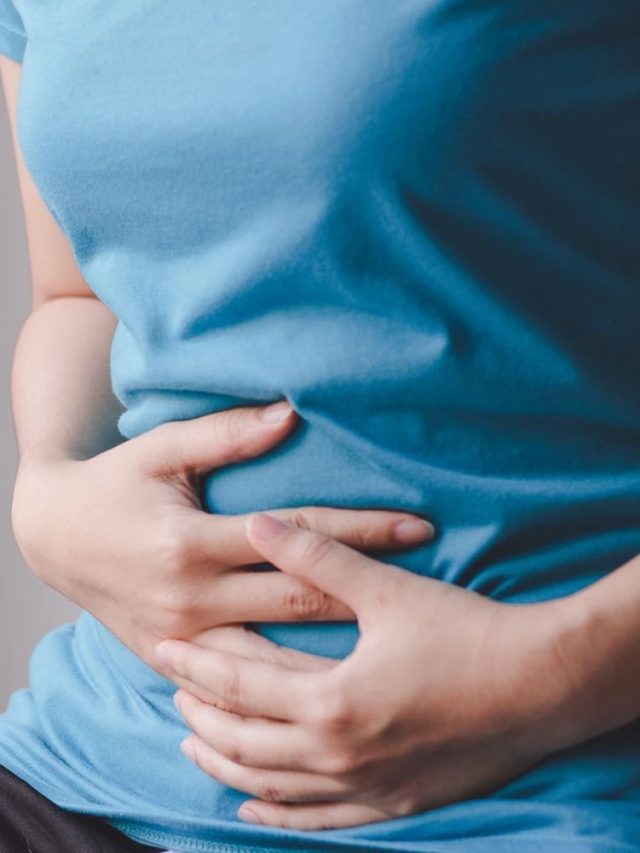 রাতে হাততালি দিয়ে ঘুমিয়ে পড়ুন, হজমের সমস্যা ঘুচে যাবে; কীভাবে?