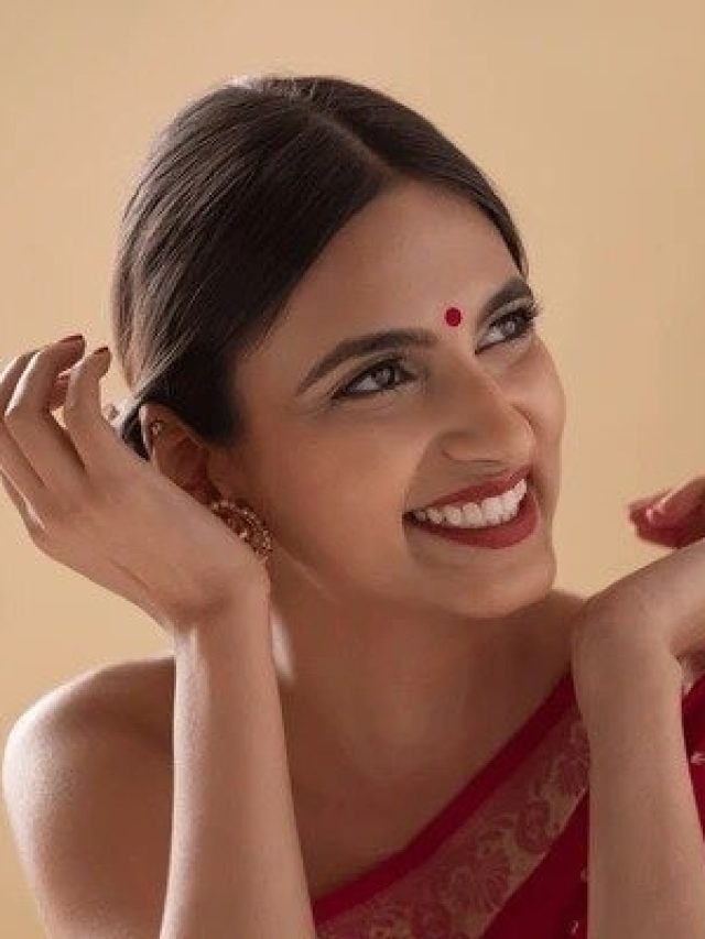 ৫০-এও  ঘুরে ঘুরে তাকাবে অল্পবয়সিরা, আপনার উপর ক্রাশ খাবে টিন এজাররা