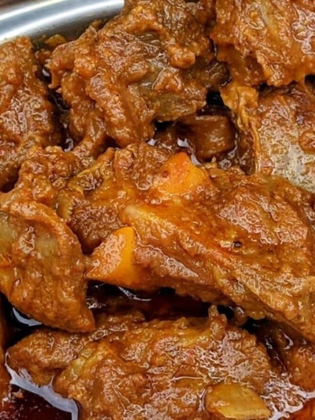 বলির পাঁঠা রসুন-পিঁয়াজ ছাড়াই এভাবে রাঁধা হয়, দারুণ সুস্বাদু রেসিপি