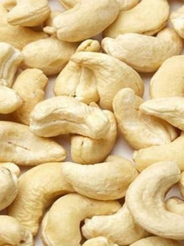 রোজ মুখে ২টো  কাজুবাদাম, তাতেই হুড়মুড়িয়ে কমবে বয়স