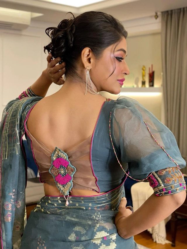 কালীপুজোয় শাড়ি পরুন এভাবে, চাবুক টিপস!