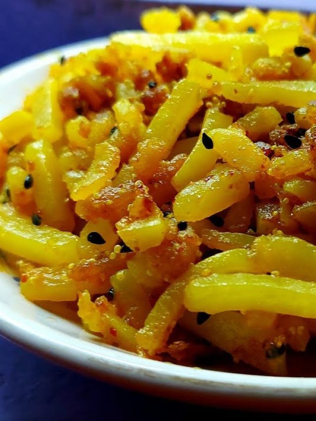 ঘটিরা আলু ভাজায় এই মশলা দেবেনই, রুটির সঙ্গে তোফা লাগে