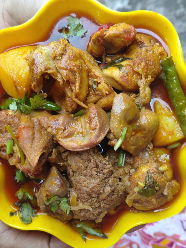 চিকেনের গিলে-মেটে রসিয়ে কষিয়ে রাঁধুন, বাঙাল বাড়িতেই হয় এটা