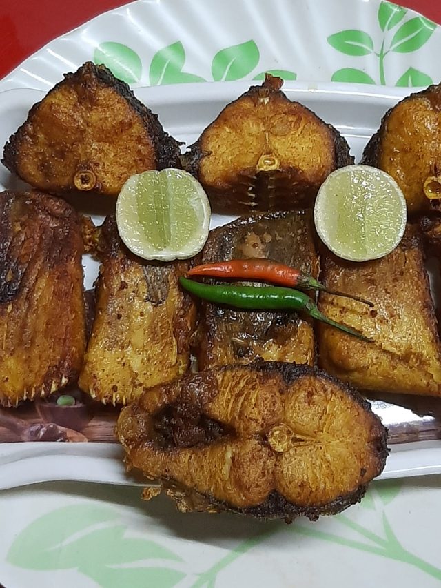 নামমাত্র তেলে ভাজা হবে মাছ, পাকা রাঁধুনিদের টেকনিকটা জানুন