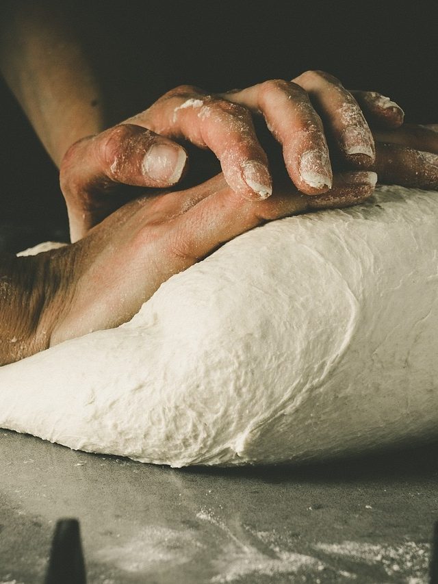 আটা মাখার সময় মেশান এই জিনিসটি, কষা পায়খানা ক্লিয়ার হবে হড়হড়িয়ে