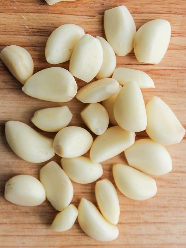 এবার যে কেউ রসুনের খোসা ছাড়াবে সহজেই, ৫ নিনজা টেকনিক