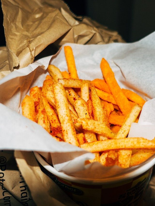 নামী ক্যাফের স্টাইলে মুচমুচে ফ্রেঞ্চ ফাই বানানোর ট্রিকসটা জানেন তো?