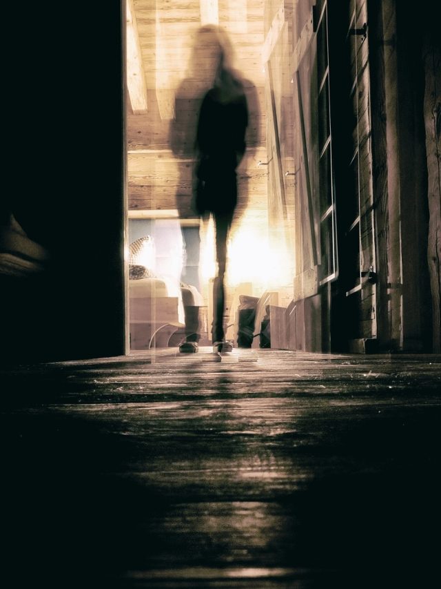 বাড়িতে এই ঘটনাগুলো ঘটছে ? অশরীরি আত্মা নয় তো!