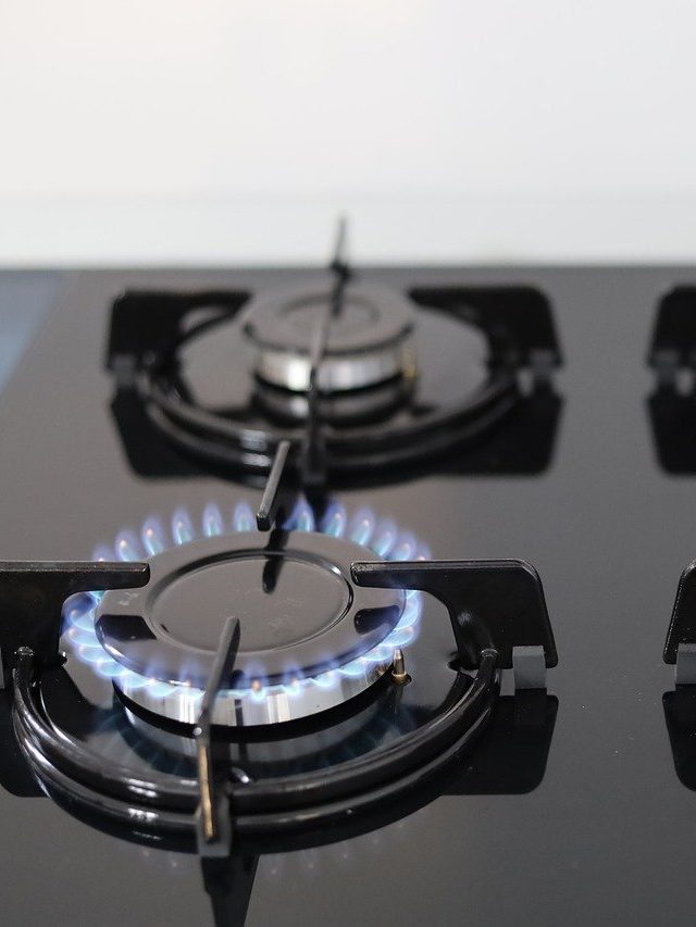 ঘুম থেকে উঠেই স্পর্শ করুন রান্নাঘরের এই জিনিস, কপাল খুলে যাবে