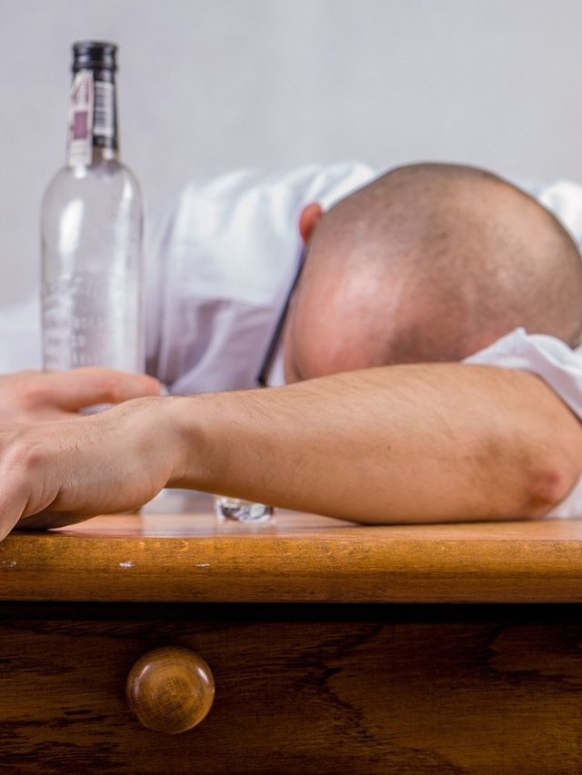 মদ দেখলে আর হুঁশ থাকে না? এই ট্রিকস মানলেই কাটবে আসক্তি