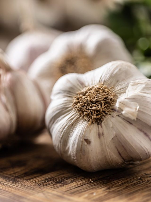 ১ মিনিটে ১০টি রসুনের খোসা ছাড়িয়ে ফেলবেন, এই হ্যাকস একেবারে হিট