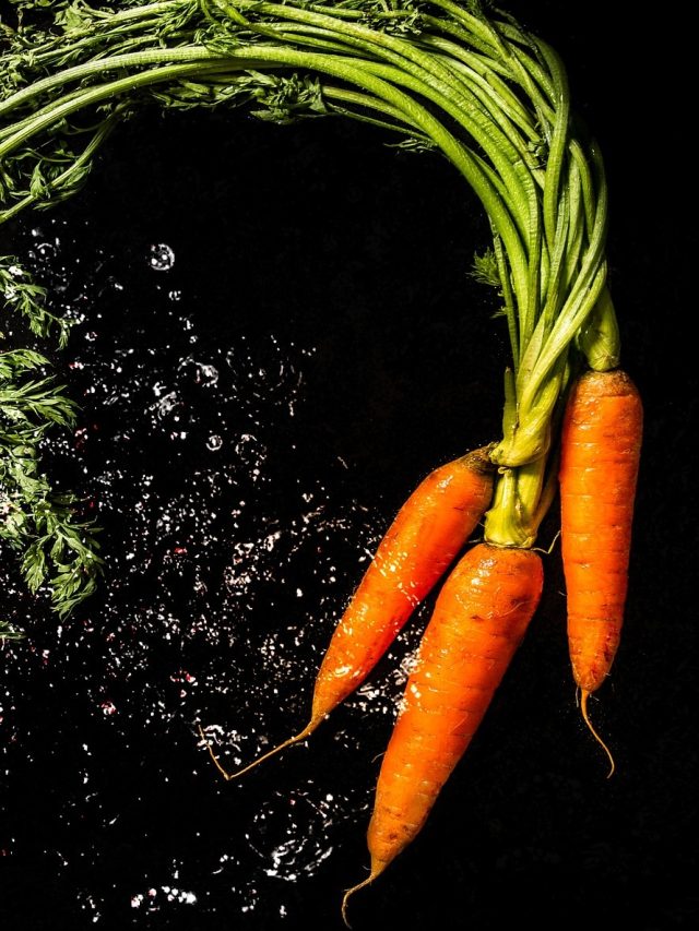 বাজার ভরছে গাজরে, কীভাবে চিনবেন টাটকা না খারাপ?