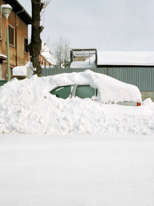 জল বর্ণহীন, তাহলে বরফের রং সাদা কেন? জেনে নিন