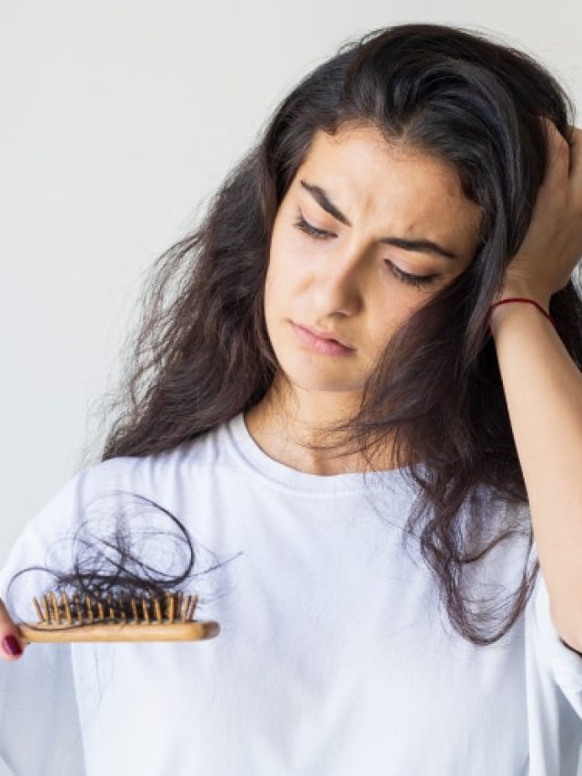 দলা দলা চুল পরা বন্ধ হবে রাতারাতি, ১০০ বছরের পুরনো এই তেল বাড়িতে বানিয়ে মাখুন