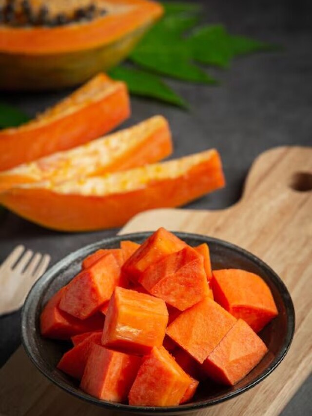 हमेशा के लिए कब्ज से मिल जाएगा छुटकारा, बस इस तरह से खाएं पपीता