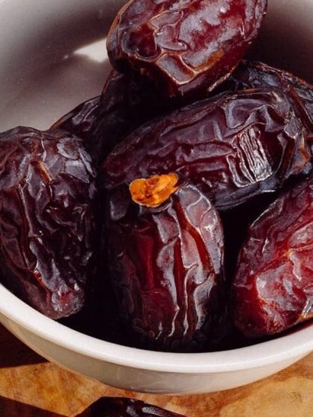 ৭০-এও থাকবে টনটনে যৌবন, প্রতিদিন এভাবে খেতে হবে খেজুর