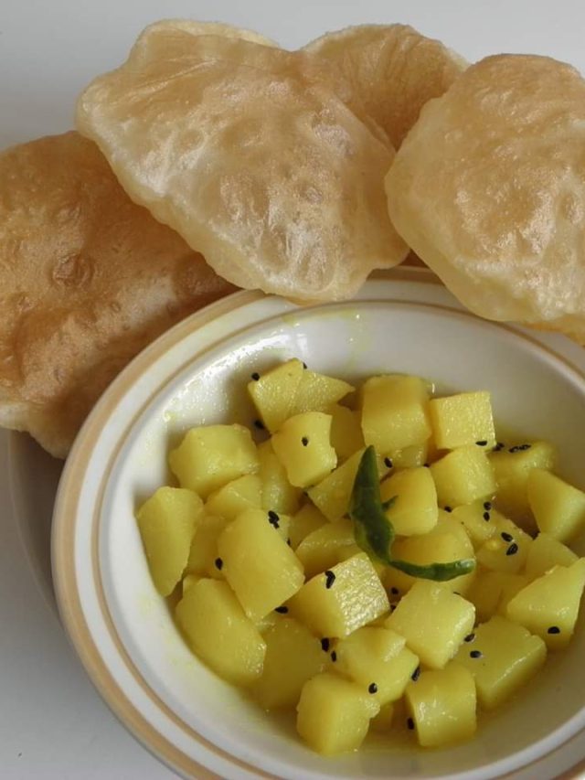 ছাঁকা তেলে লুচি ভাজলেও চুপচুপে হবে না, জানুন এই ছোট্ট হ্যাকস