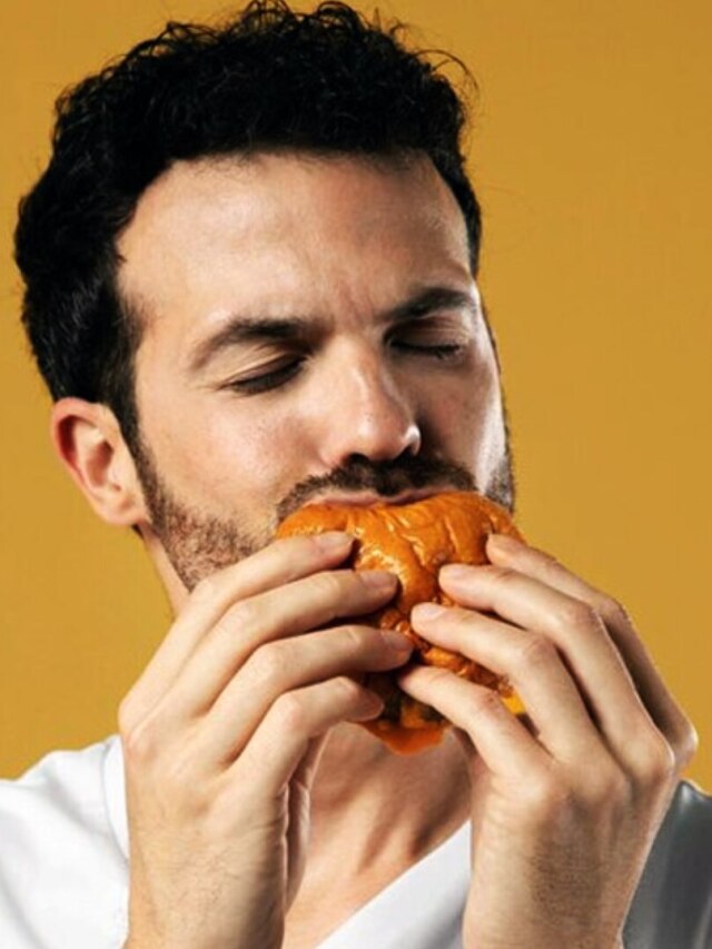 সকালের টিফিনে পাউরুটি খাচ্ছেন? জানেন কী কী ক্ষতি হচ্ছে শরীরের