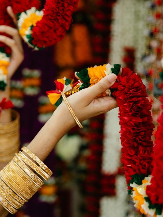 টাইট হওয়া চুড়ি সহজেই হাতে গলবে, শুধু এই ৫ 'গোপন' ট্রিক শিখে রাখুন