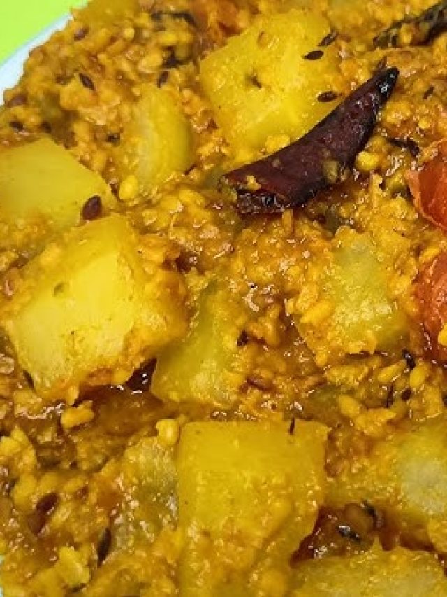 বাঙাল বাড়ির পেঁপে দিয়ে মুগ ডালের ঘণ্ট, একবার খেলে চাইবেন বারবার