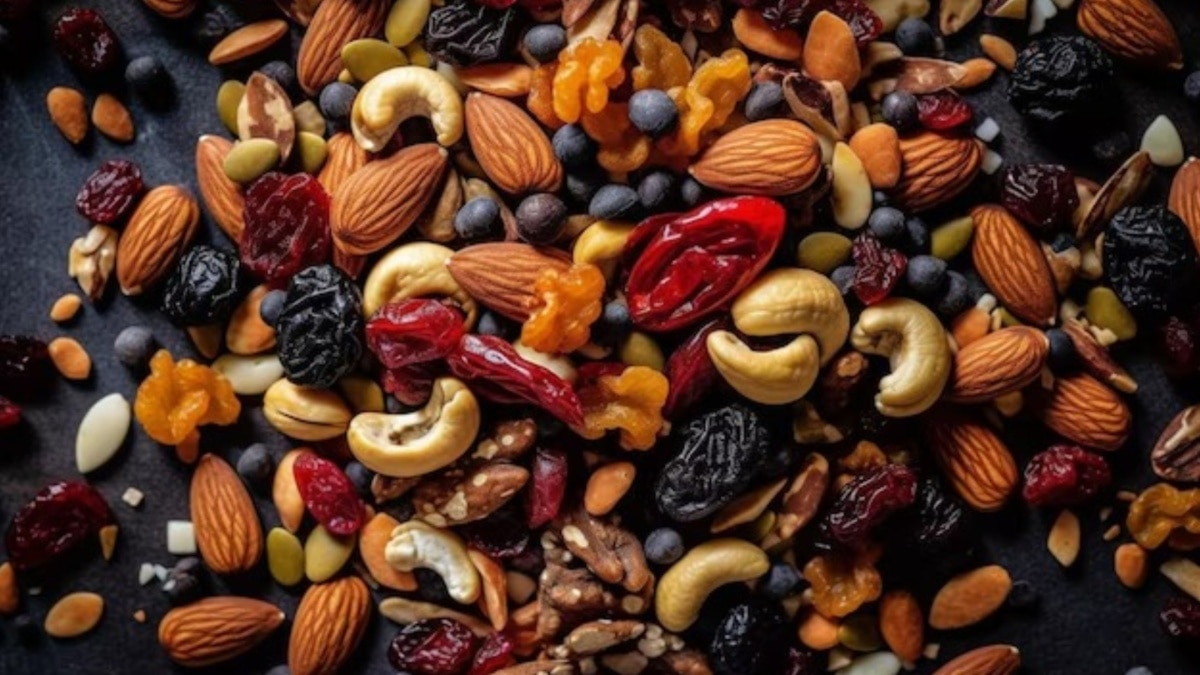 ड्राई फ्रूट्स खाकर भी असर नहीं दिखता? जानिए सर्दियों में इन्हें खाने का सही तरीका