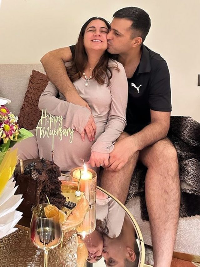 प्रेग्नेंट एक्ट्रेस ने मनाई सालगिरह, पति ने घरवालों के सामने किया Kiss, Photos