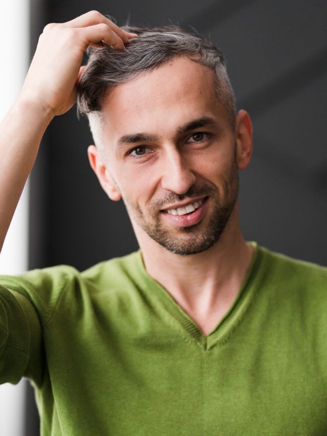 क्या सफेद बाल नेचुरल तरीके से फिर काले हो सकते हैं? हेयर एक्सपर्ट ने बताया