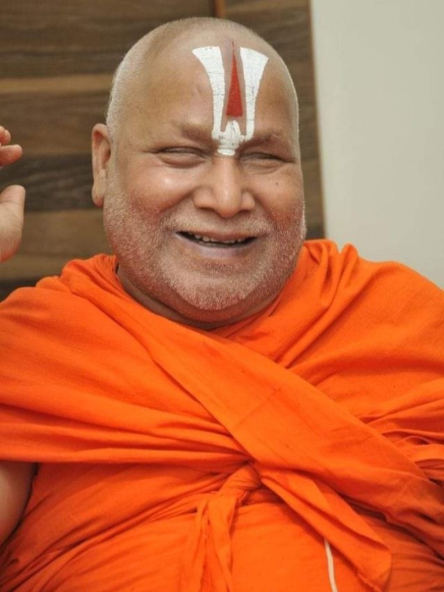 এই  ৪ অভ্যাস সাফল্যের শিখরে তুলে দেয়, স্বামী রামভদ্রাচার্যের কথা মেনে চলুন