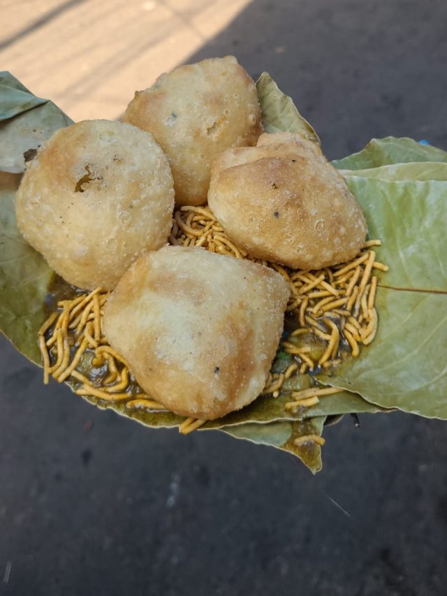 কচুরিকে 'ক্লাব কচুরি' কেন বলা হয়? জানুন আসল রহস্য