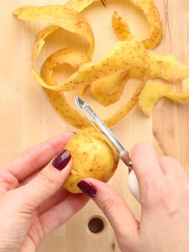 आलू के छिलकों को फेंकने की ना करें गलती, किचन गार्डन के लिए बनाएं खाद, ये है तरीका