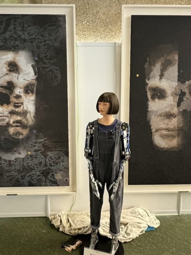 इंसान नहीं Robot ने बनाई है ये पेटिंग, लाख नहीं करोड़ों में हुई नीलाम