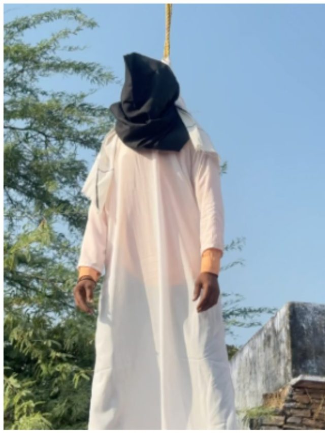 सूली पर लटके लोग, हवा में लटकी बाइकें... राजस्थान के इस गांव में ऐसा क्यों है?