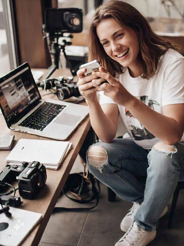 कंटेंट क्रिएटर बनना है? जानें कैसे करें शुरुआत, होती है मोटी कमाई